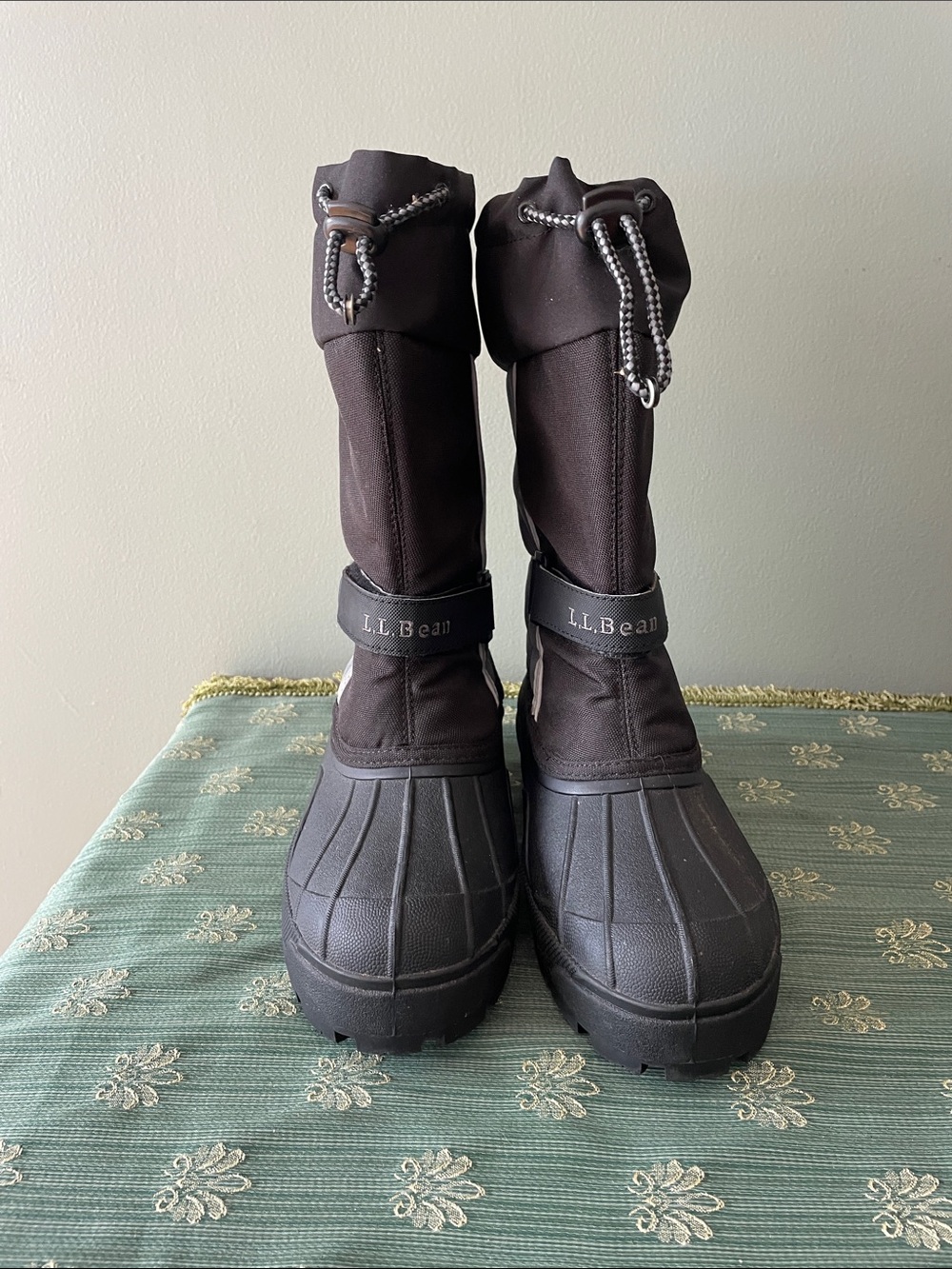 L.L. Bean Kids Northwoods Boots in Black, size kids 4